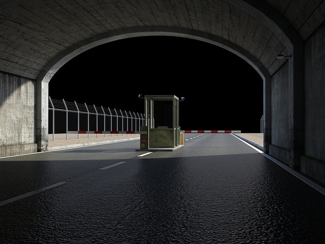 Arm barriers in a tunnel